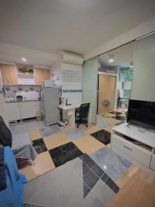 Condo with Pool View & Great Amenities Bangkok