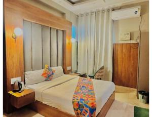 Hotel Royal Palm Inn होटल रॉयल पाम इन्न