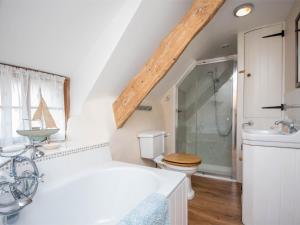 3 Bed in Chaldon Herring DC008