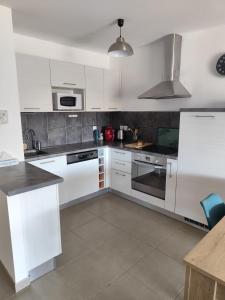 Appartements T2 tout equipe avec une belle terrasse face mer : photos des chambres