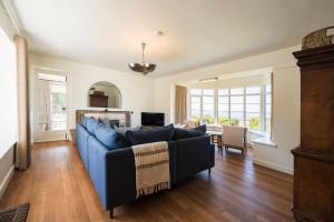 Cliff Top - Panoramic Sea Views with Spa & Hot Tub