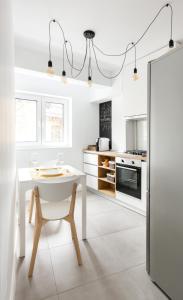 Charming downtown apartment with park view