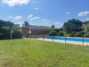 Appartements Appartement Lumineux Avec Balcon et piscine : photos des chambres
