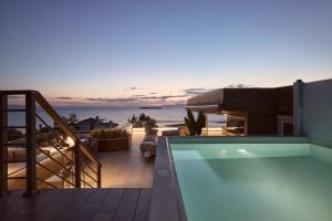 Casa Volare, Penthouse Retreat - Athenian Riviera