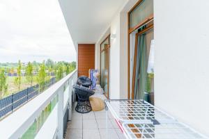 Apartament ZŁOTY Ku Morzu, 150 m od plaży USTRONIE MORSKIE, podgrzewany basen, prywatny parking, klimatyzacja, duży balkon