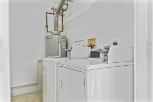 Romantic Escape by the Sea 1 BR Jacuzzi Access L82