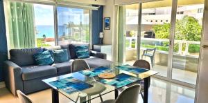 Brisas Shores 209 Beachfront Apartment with terrace, Cancun Hotel Zone, 1 bedroom