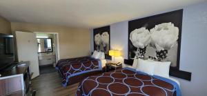 Deluxe Queen Room with Two Queen Beds - Non-Smoking room in Super 8 by Wyndham Kingsville