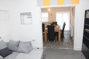 Tastefully furnished and Cosy 2-bedroom house