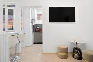 Victoriei Avenue Gem