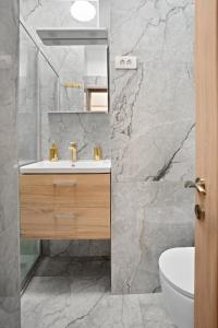 Victoriei Avenue Gem