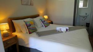 Kozy Cove near Bloubergstrand