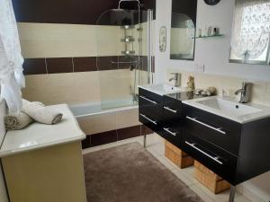 B&B / Chambres d'hotes BRETAGNE Chambre sur la Cote d-Emeraude Saint-Malo : Chambre Double