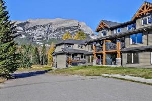 Peaceful 2BR Canmore Banff Available, Free WiFi & Parking