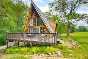Canal Across Street Family Cabin in Breezy Point! - 3hvězdičkové hotely ve městě Pequot Lakes