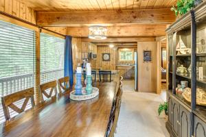 Canal Across Street Family Cabin in Breezy Point!