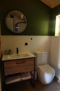 Meža namiņš pie upes