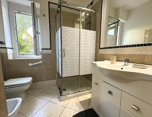 Nadia House - a stones throw from the sea!