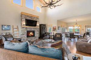 Incredible Views, Hiking from the Property, 4 Ensuite Baths, Luxury Home