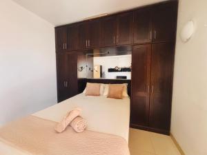 Stylish Studio Penthouse with Side Sea-Views