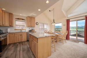 Private Garage, Washer and Dryer, Amazing Views of Byers Peak, Pet Friendly