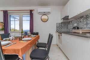 Sea view apartment Dominique