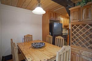 2 Bedroom Plus Loft, Right on Gore Creek, Free Bus Route, New Listing