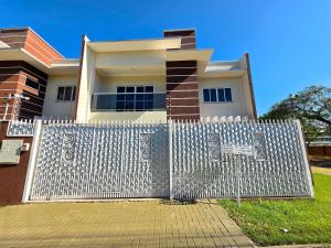 Sobrado ao lado Paraguai garagem e churrasqueira