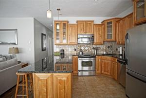 Outdoor Pool, Hot Tubs, Lionshead Ski Lockers, Walk to Gondola