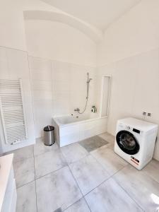 FREE PARKING- 2BDR Apartment in Wenceslas Square