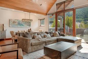 Penthouse Luxury Condo, Covered Parking, 2 Minute Walk to Cascade Lift - 3hvězdičkové hotely ve městě Vail