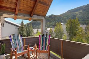 Penthouse Luxury Condo, Covered Parking, 2 Minute Walk to Cascade Lift