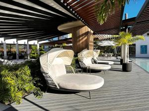 Tropical Apartment King Bed artificial beach and golf course