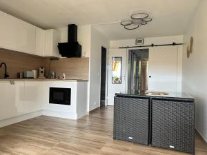 Appartement dans résidence privée avec piscine proche mer