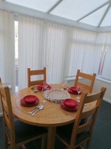 Cosy 3 bedroom house near dudley zoo