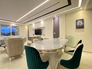 Luxury Villa in Marina 7