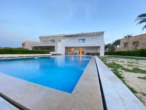 Luxury Villa in Marina 7