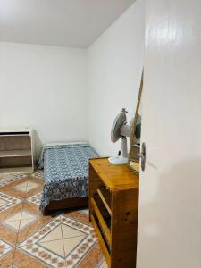 Casa de campo com piscina em condomínio.