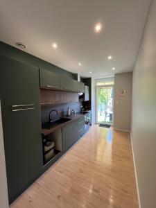 Appartements T2 lumineux avec terrasse et fibre : photos des chambres
