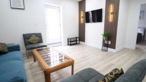 Beautiful Separate Unit, GrandRiver & Kiwanis Park