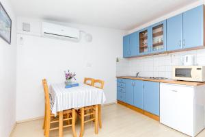 Apartments by the sea Razanj, Rogoznica - 12733
