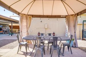 Near Casino and Shops Cozy Apt in West El Paso!