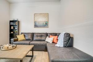 Near Casino and Shops Cozy Apt in West El Paso!