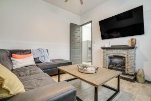 Near Casino and Shops Cozy Apt in West El Paso!