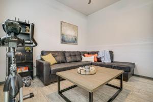 Near Casino and Shops Cozy Apt in West El Paso!