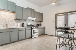 Near Casino and Shops Cozy Apt in West El Paso!
