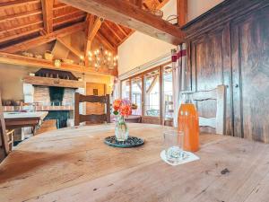 Maisons de vacances Maison de charme en Berry pres d'un golf & spa, jardin d'hiver, velos, animaux bienvenus - tout inclus - FR-1-591-332 : photos des chambres