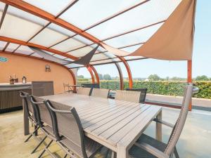 Maisons de vacances Maison de charme en Berry pres d'un golf & spa, jardin d'hiver, velos, animaux bienvenus - tout inclus - FR-1-591-332 : photos des chambres