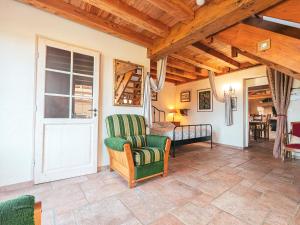 Maisons de vacances Maison de charme en Berry pres d'un golf & spa, jardin d'hiver, velos, animaux bienvenus - tout inclus - FR-1-591-332 : photos des chambres