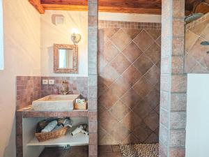 Maisons de vacances Maison de charme en Berry pres d'un golf & spa, jardin d'hiver, velos, animaux bienvenus - tout inclus - FR-1-591-332 : photos des chambres